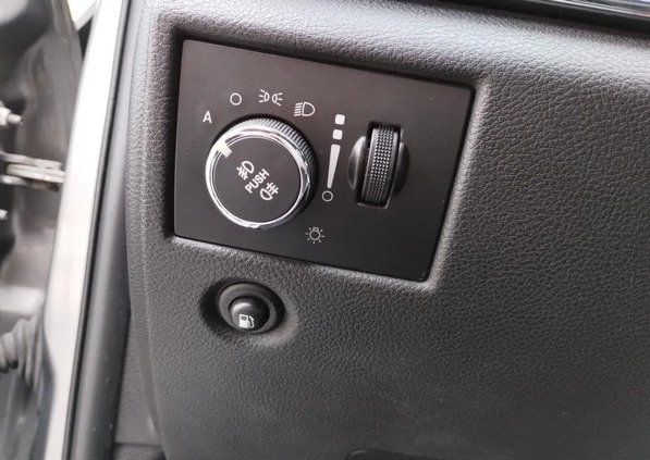 Jeep Grand Cherokee cena 54900 przebieg: 244900, rok produkcji 2012 z Łódź małe 631